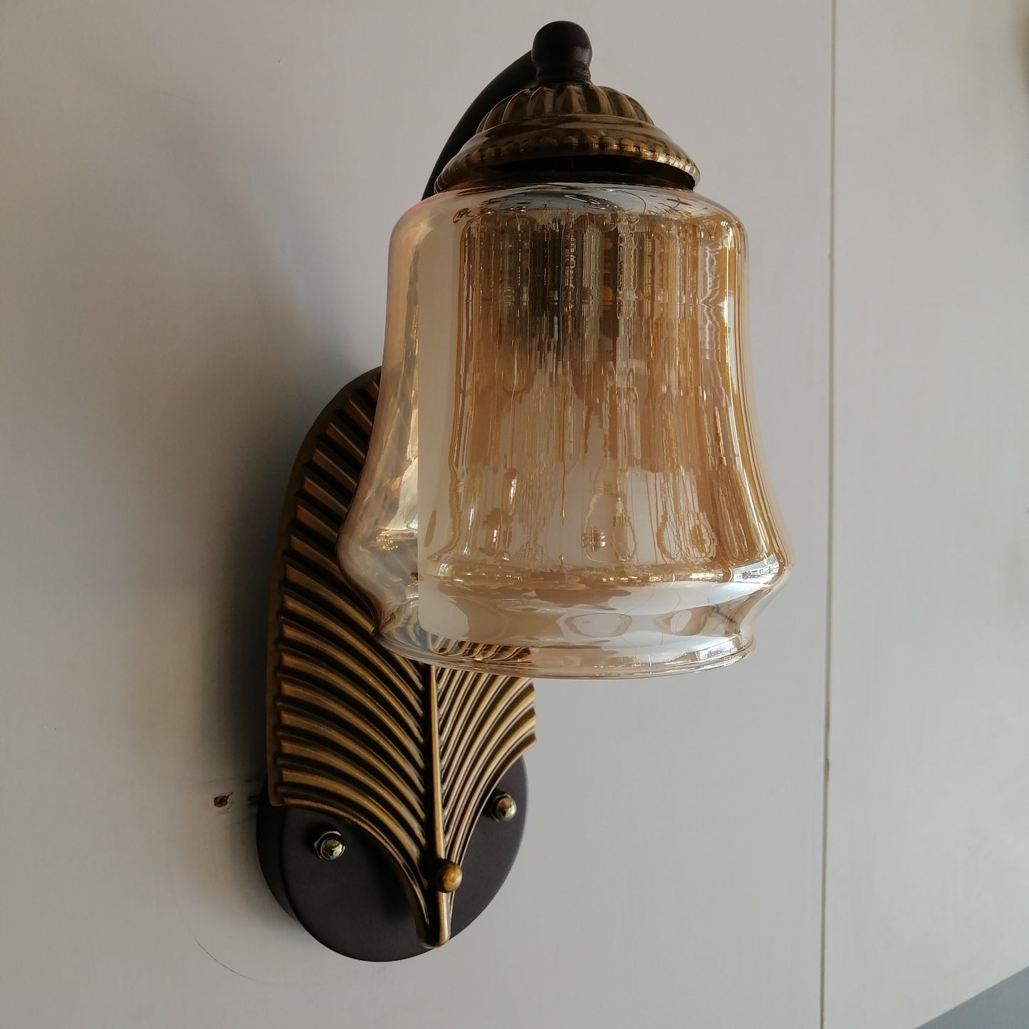 Antique Brass Leaf Walllamp