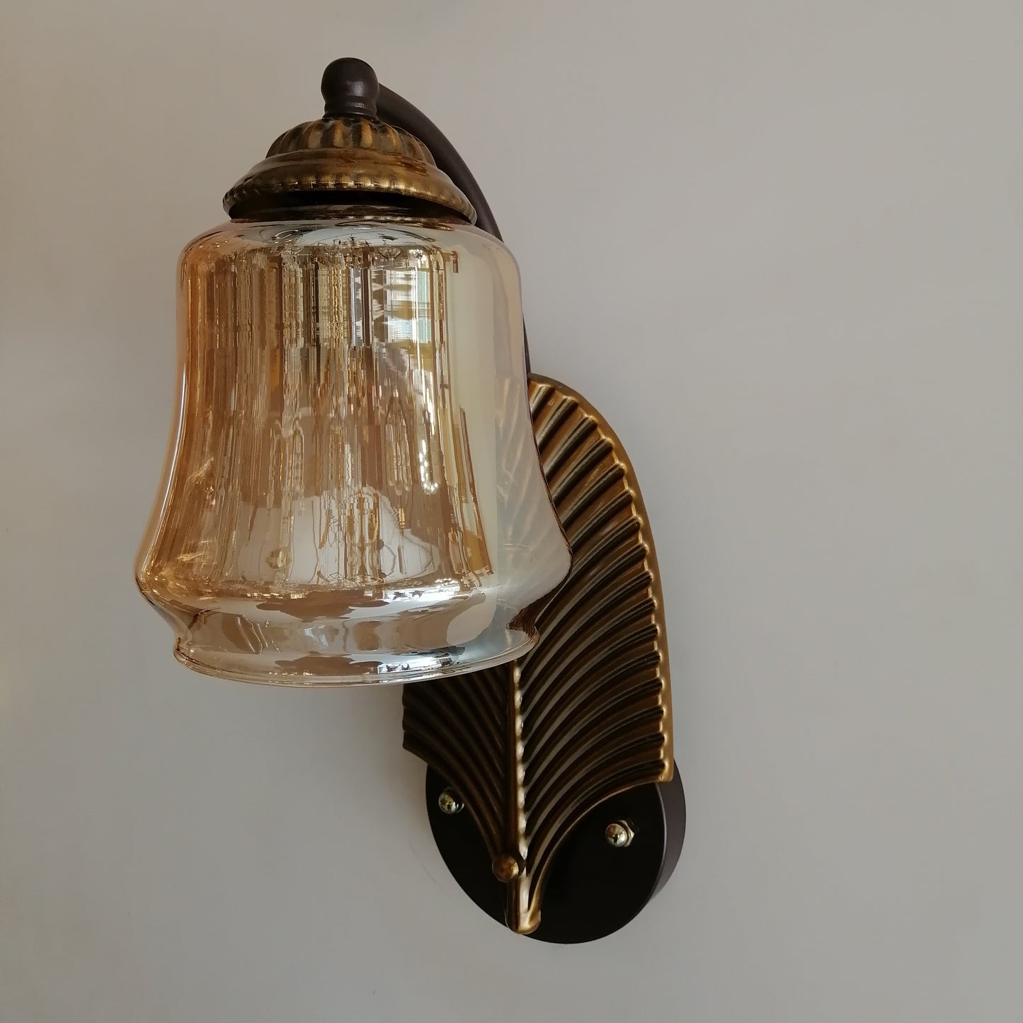 Antique Brass Leaf Walllamp