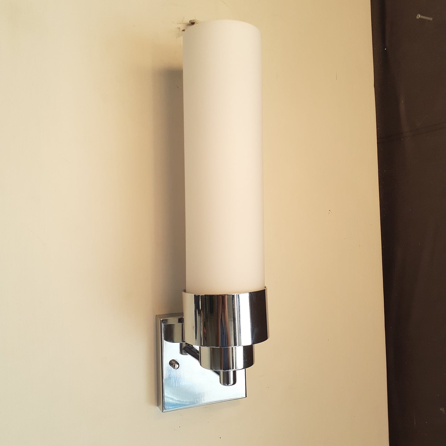 Silver Chrome Metallic Walllight