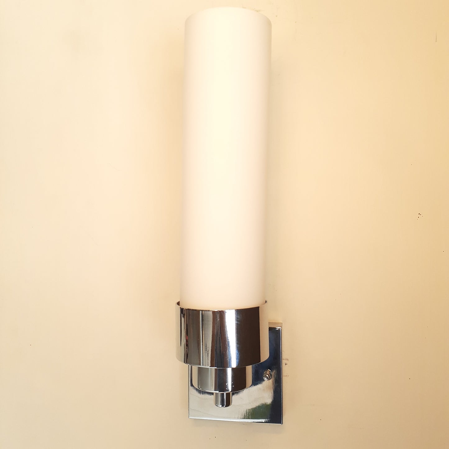 Silver Chrome Metallic Walllight